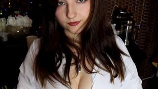 Twitch Streamer Shaking Boobies & Booty For Donations Video